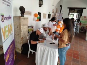 Jóvenes de Unicaribe tuvieron la oportunidad de presentar sus modelos de negocio.