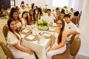 Protocolo en la mesa es un componente esencial para garantizar una experiencia organizada y profesional.