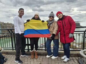 Yenis Carolina Salinas Arzuza, Sheila Karelis Vidal Mendoza, Luis Guillermo Meriño Díaz, y Cristina Isabel Constante Rebollo, estudiantes de Unicaribe vinculados a grupos multiculturales conformados por estudiantes de diferentes países durante la movilidad.