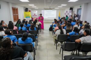 Malena Angulo Sajauth, trabajadora social con experiencia en acompañamiento profesional.