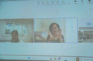 Dras. Carmen Lamilla Almuna, directora del Programa de Trabajo Social, e Ivonne Adasme Calisto, coordinadora de prácticas del mismo programa, ambas pertenecientes a la Universidad Autónoma de Buenos Aires – Chile.