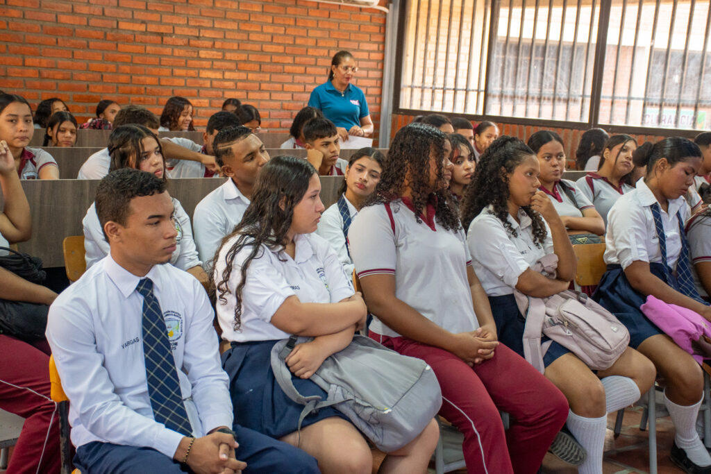 estudiantes de la IE Enoc Mendoza Riascos se informaron sobre la oferta académica de Unicaribe