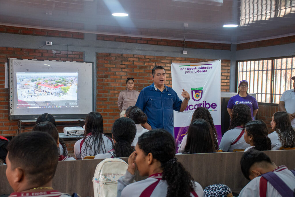 Rector de Unicaribe ‘se conecta’ con estudiantes de la IE Enoc Mendoza Riascos y les motiva a continuar formándose en Educación Superior