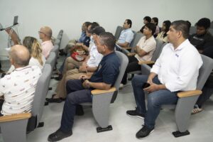 Asistentes al evento, entre ellos representantes de la Academia e instituciones ambientales.