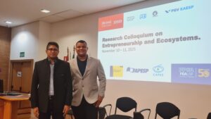 El profesor investigador, Luis Francisco Miranda Terraza, y el estudiante de Ingeniería Industrial, Mauricio Carlos Rúa Meléndez.