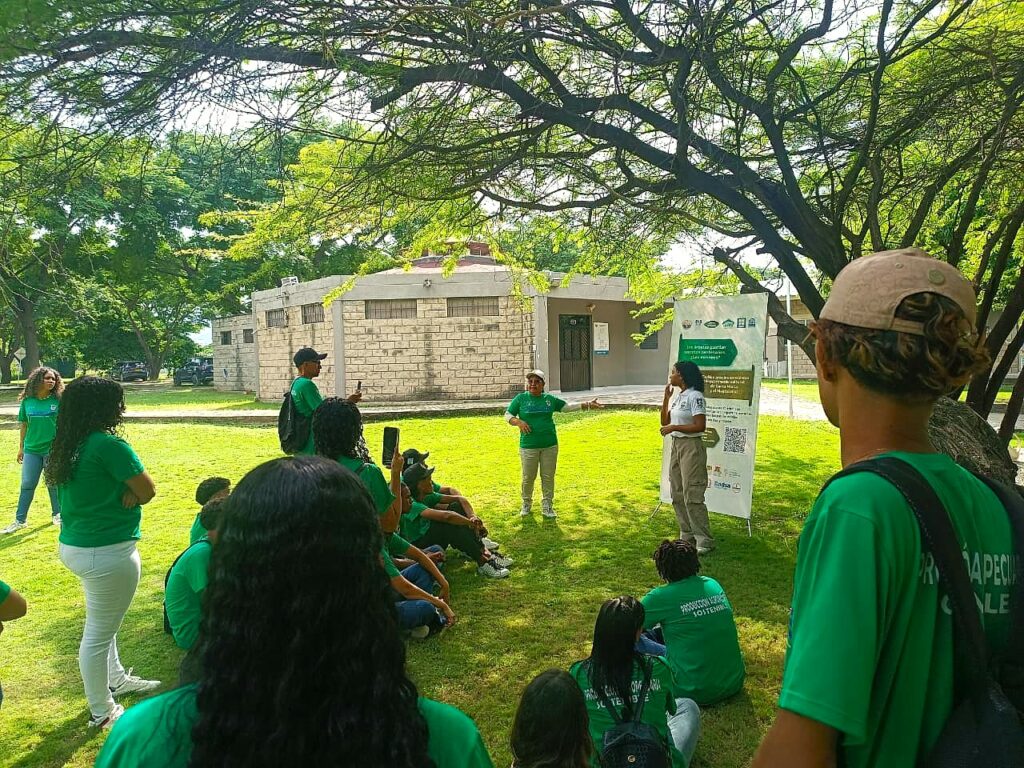 La visita incluyó un recorrido por el Centro de Colecciones Científicas