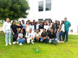 Estudiantes y profesores Eduardo Robles y Jesús Curiel.