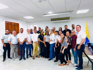 Decanos, líderes de programa y profesores de planta de la institución, quienes sostuvieron un de diálogo y socialización de experiencias tras las ponencias.