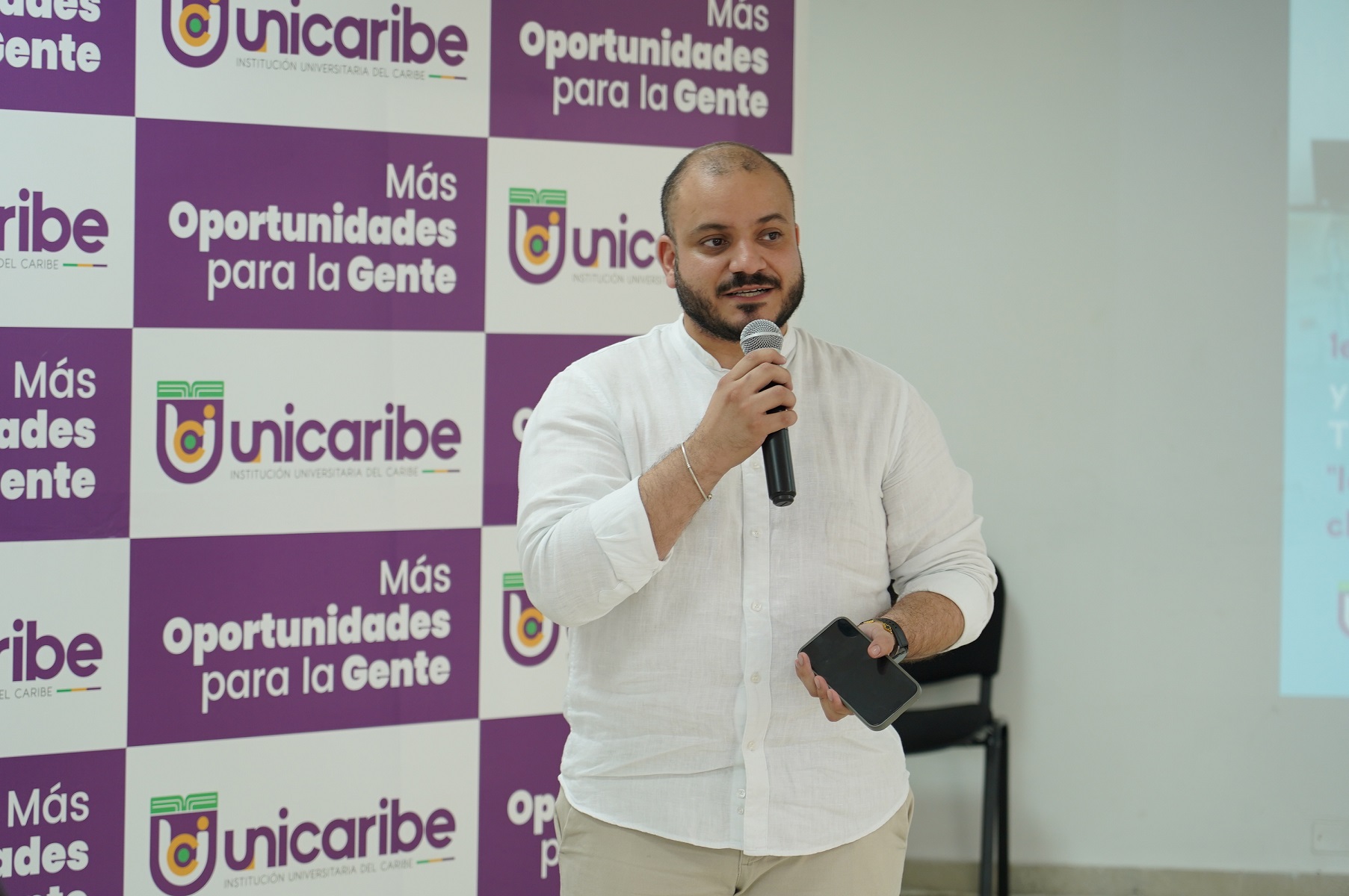 Líder de Virtualización Académica, José Andrés Arévalo.