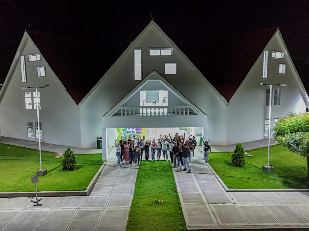 Campus Costa Verde inicio de clases en horario nocturno.