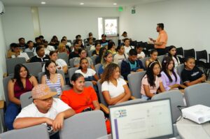 En estos espacios, los 1.336 admitidos no solo recibieron el saludo de sus líderes académicos, sino que accedieron a información vital sobre normatividad académica, servicios de apoyo logístico y tecnológico; además de los múltiples beneficios que ofrece la Alma Máter a través de la Oficina de Bienestar Institucional.