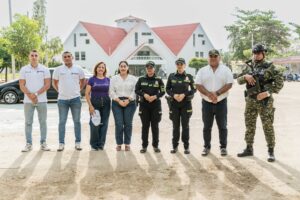 Coordinación de esfuerzos con las fuerzas de seguridad locales para garantizar la integridad de los estudiantes que asisten a clases en los nuevos horarios.