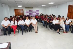 • Con un enfoque integral y participativo, los futuros profesionales fortalecieron sus competencias de comunicación persuasiva y pensamiento.