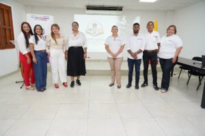 Profesionales Unicaribe y Amarilis Espitia Caro, especialista en asesoría de mercadeo de la Cámara de Comercio de Santa Marta y Magíster en Desarrollo Empresarial.