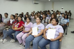 Comunidad femenina en el Auditorio Costa Verde para promover el empoderamiento, el pensamiento emprendedor y la deconstrucción de creencias limitantes.