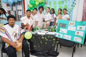 1er Stand académico con idea de negocio y emprendimiento.