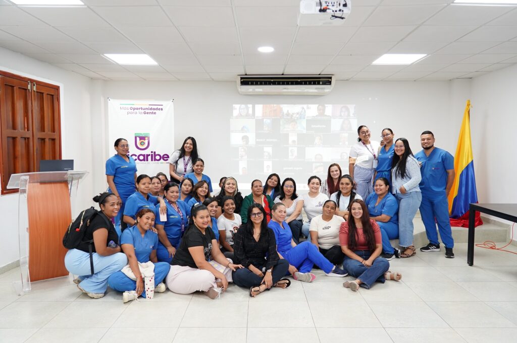 Estudiantes de segundo semestre del programa Trabajo Social de la Sede Ciénaga con la Universidad Tecnológica del Perú (UTP) y alumnos invitados de México.