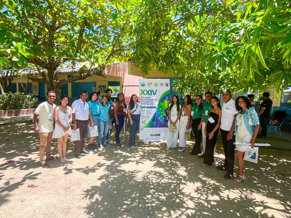 Delegación de estudiantes y docentes evaluadores que representó a la Institución en las jornadas académicas desarrolladas en Ciénaga y Santa Marta.
