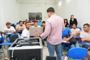 A través de este ciclo formativo, la comunidad estudiantil accedió al diseño de prototipos, la fabricación digital.