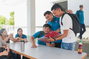 • La Institución habilitó más de dos mil cupos semanales de refrigerios para apoyar a los jóvenes de pregrado.