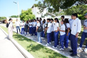 Estos recorridos guiados incluyen un momento de charla y reflexión dirigido a los estudiantes recibidos.