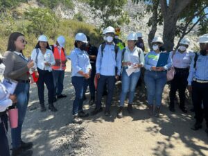 Estudiantes de segundo semestre del programa Técnico Profesional en Procesos de Seguridad y Salud en el Trabajo de la Institución Universitaria del Caribe (Unicaribe) desarrollaron una visita académica a las instalaciones de la empresa Ciprecon S.A.S.