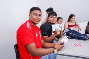 El programa English Lab constituye una estrategia de la Institución para la práctica continua de lenguas extranjeras en la comunidad universitaria.