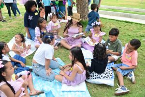 Actividades que giraron en torno al realismo mágico con la lectura colectiva «Un viaje a Macondo» y la intervención artística «Las mariposas amarillas».