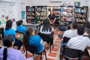 Asamblea estudiantil, encuentro periódico contó con la participación de la decana Catherine Pacheco y estudiantes de diferentes programas académicos