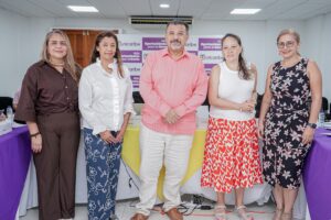 Delegados del Ministerio de Educación, magíster Hugo Santander Ferreria, doctora Lida Robelto Cantor, experta Adriana Ruiz Stand, doctora Dina Mosquera Barraza y magister Claudia Nayibe Sánchez.