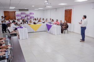 La visita finalizó con la sesión de cierre y la firma del acta de compromisos.
