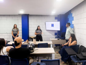 La delegación institucional estuvo integrada por el profesor investigador, doctor Luis Francisco Miranda Terraza, y las estudiantes Johana Andrea Suárez Villamil y Virginia Isabel Pérez Conde, pertenecientes al programa de Administración de Empresas.
