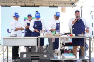 Muestra de cocina en vivo presentada por las delegaciones de la Institución Universitaria de Santa Marta (USM) y del proyecto Gastro-Lab Surf City de El Salvador.