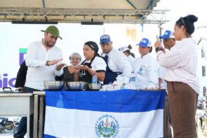 Este intercambio entre instituciones vecinas y delegaciones extranjeras enriquece la formación de los estudiantes de Unicaribe, impulsando redes de talento joven e inspirando a la comunidad académica a explorar la investigación gastronómica como salida profesional.